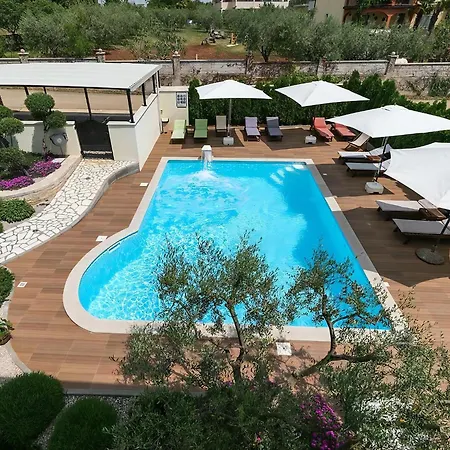 Birikina 5 Mit Pool * Нова-Вас