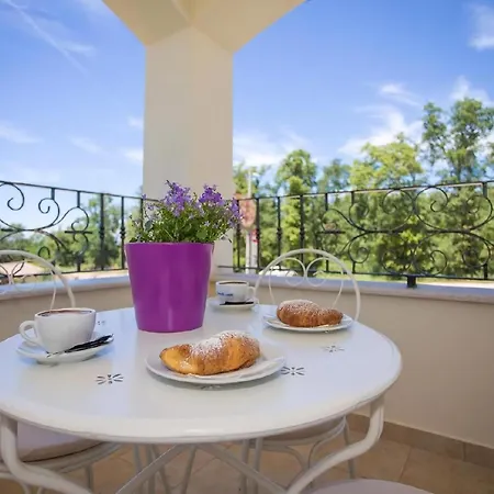 Apartment Birikina 5 Mit Pool *